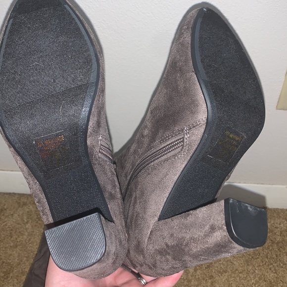 Never worn lace up knee boots - Picture 4 of 4